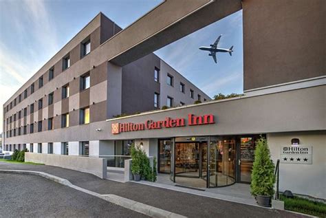 hotel near otopeni airport.